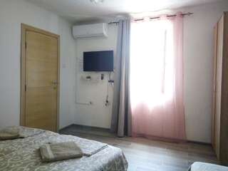 Апартаменты Vicky Apartments Котор Трехместный номер с общей ванной комнатой-14